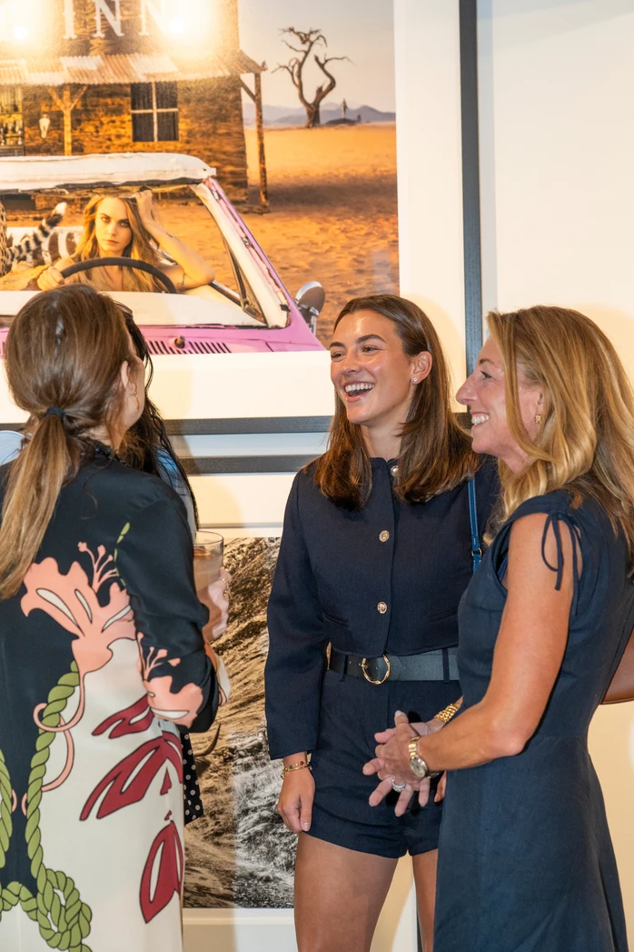 Group conversation at a LUXUS event